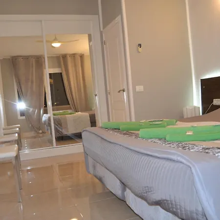 Apartament Island Village アパート アデヘ