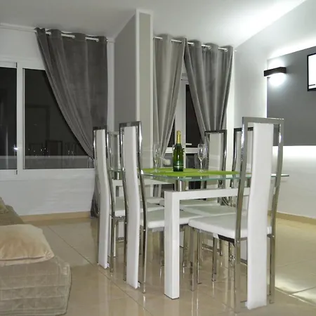 Apartament Island Village アパート アデヘ